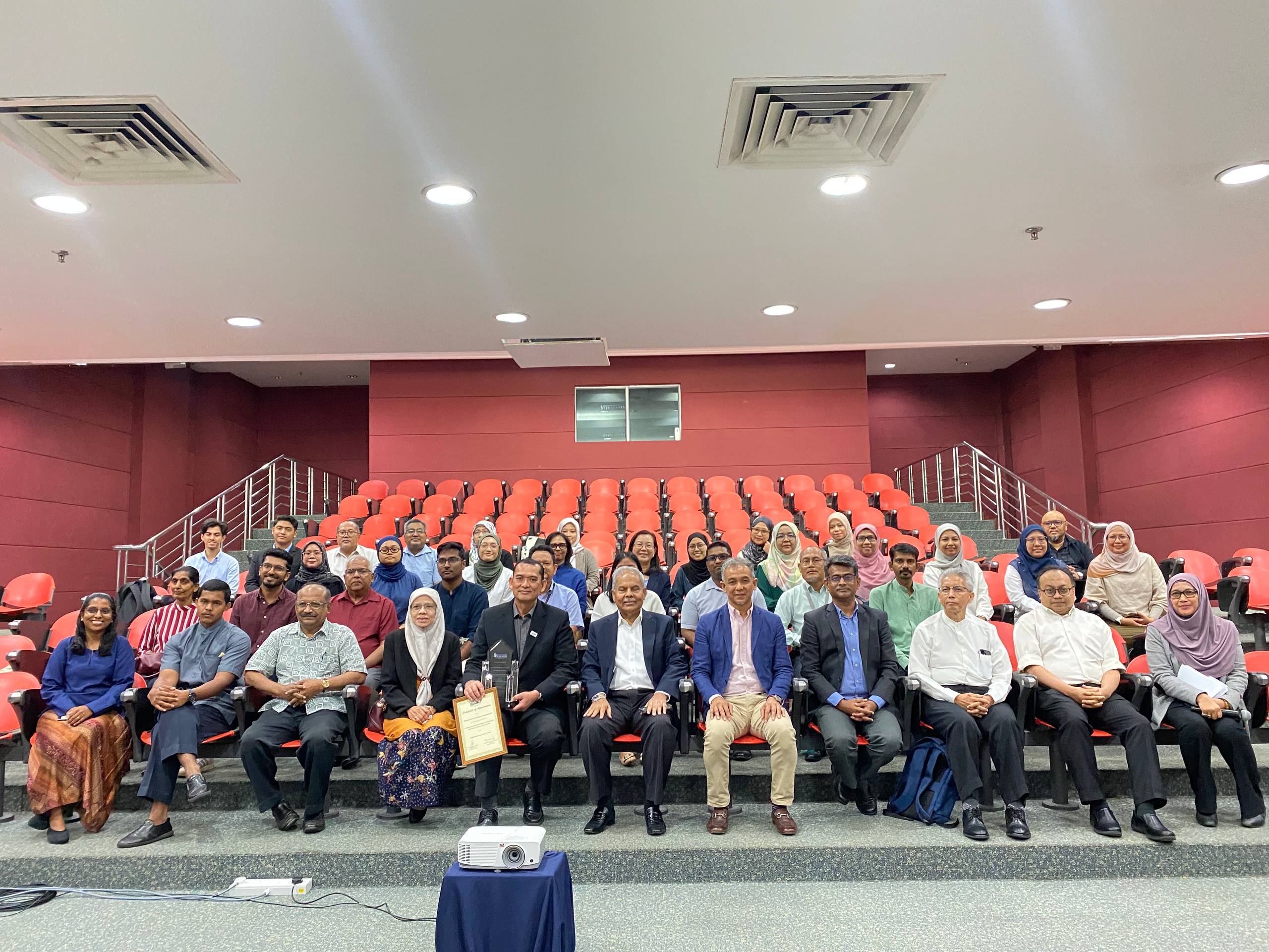 6078167563763387861 (1)